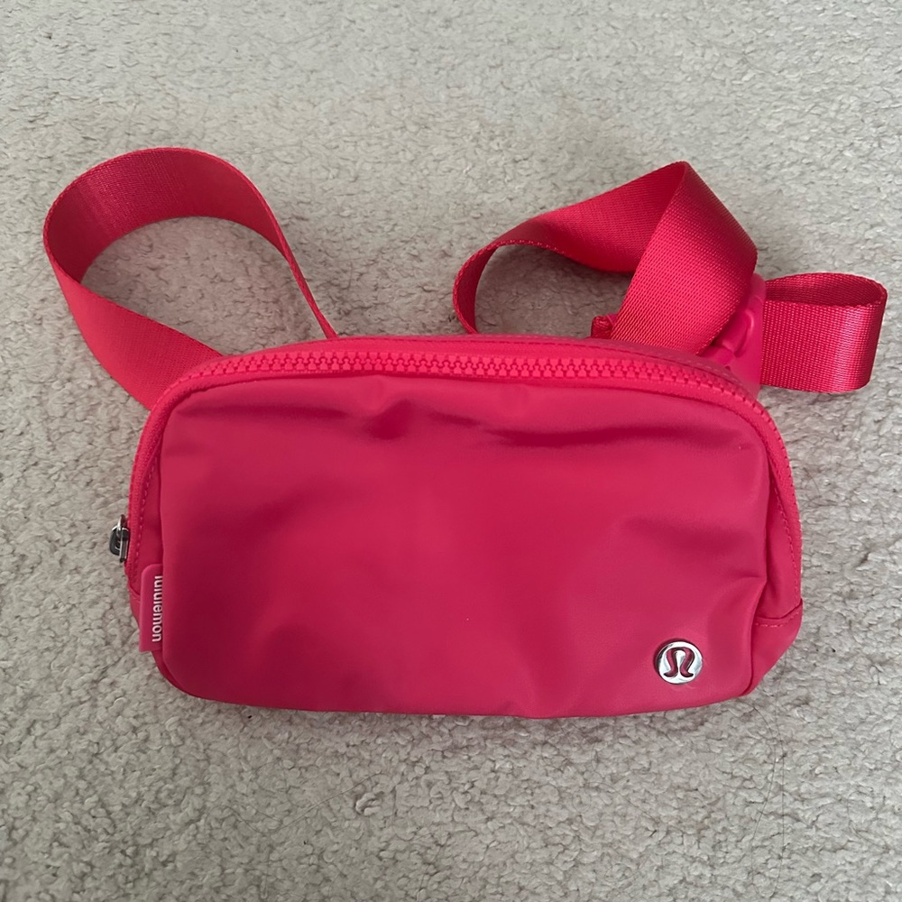 Lululemon lipgloss belt bag